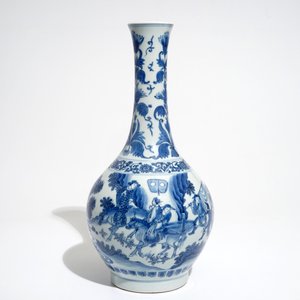 A Chinese blue and white bottle vase, Transitional period — 照片 4
