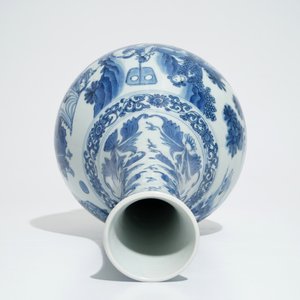 A Chinese blue and white bottle vase, Transitional period — 照片 7