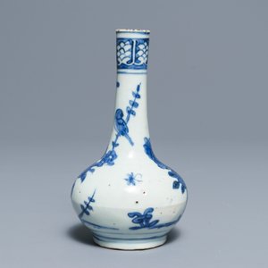 A Chinese blue and white bottle vase, Wanli — photo 4
