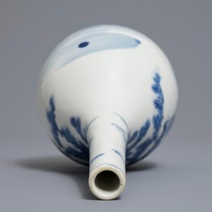 A Chinese blue and white bottle vase with a fisherman, 19th C. — 照片 6