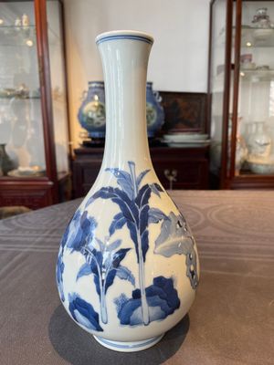 A Chinese blue and white bottle vase with court ladies and playing boys, Chenghua mark, Kangxi — 照片 8