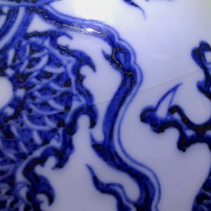 19-20世纪 青花龙纹抱月瓶 — 照片 17