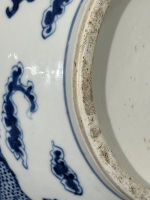 A Chinese blue and white bottle vase with dragons among flames and clouds, 19th C. — photo 11