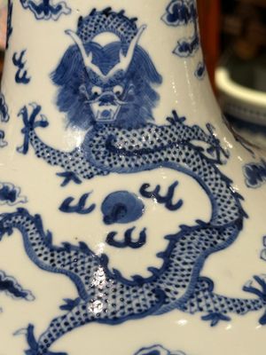 A Chinese blue and white bottle vase with dragons among flames and clouds, 19th C. — photo 7