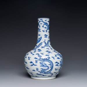A Chinese blue and white bottle vase with dragons among flames and clouds, 19th C. — photo 2