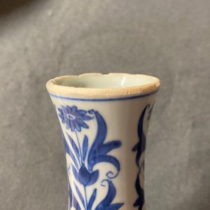 A Chinese blue and white bottle vase with figural medallions, Transitional period — photo 13