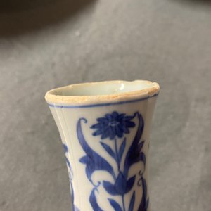 A Chinese blue and white bottle vase with figural medallions, Transitional period — photo 14