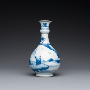 A Chinese blue and white bottle vase with figures in a landscape, Kangxi — 照片 2