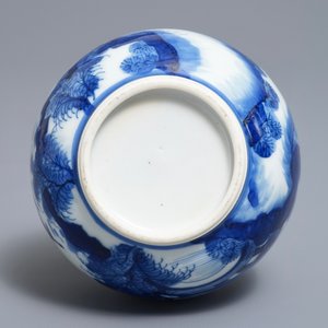 A Chinese blue and white bottle vase with figures in a landscape, Kangxi — 照片 5