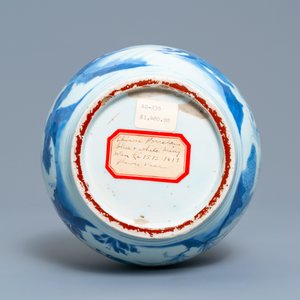 A Chinese blue and white bottle vase with figures in a landscape, Transitional period — photo 6