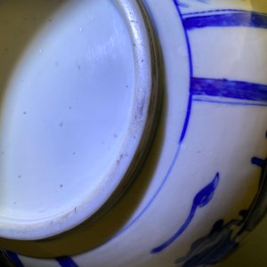 A Chinese blue and white bottle vase with floral design and antiquities, Kangxi — photo 12