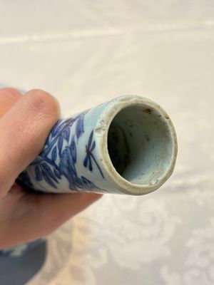 A Chinese blue and white bottle vase with floral design, hare mark, Wanli — photo 10
