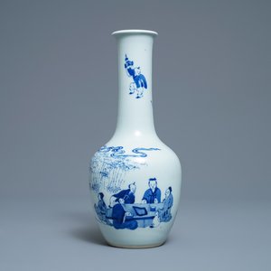A Chinese blue and white bottle vase with go-players, 19/20th C. — photo 1