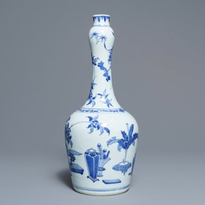 A Chinese blue and white bottle vase with inscription, Transitional period — 照片 4