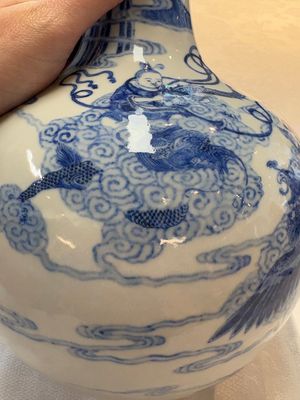 A Chinese blue and white bottle vase with narrative design, Qianlong mark, 19th C. — photo 11