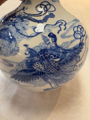A Chinese blue and white bottle vase with narrative design, Qianlong mark, 19th C. — photo 12