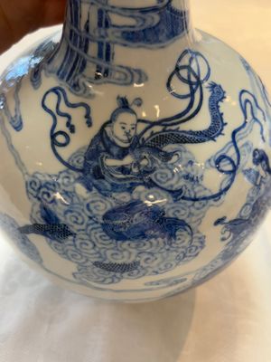 A Chinese blue and white bottle vase with narrative design, Qianlong mark, 19th C. — photo 10
