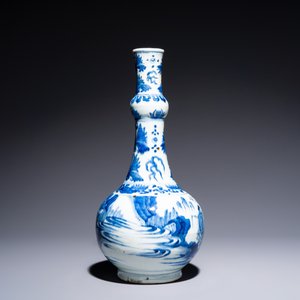 A Chinese blue and white bottle vase with narrative design — photo 2
