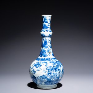 A Chinese blue and white bottle vase with narrative design — photo 4