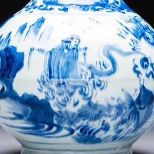 A Chinese blue and white bottle vase with narrative design — photo 5