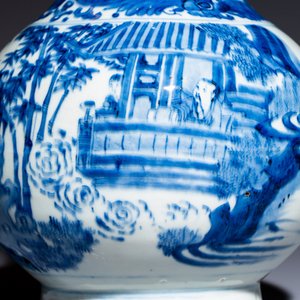 A Chinese blue and white bottle vase with narrative design — photo 6