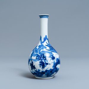 A Chinese blue and white bottle vase with riders on horseback, Kangxi — 照片 4