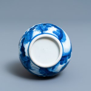 A Chinese blue and white bottle vase with riders on horseback, Kangxi — 照片 5