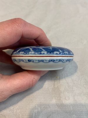 A Chinese blue and white bowl and a covered ink paste box, Guangxu and Jiangxi Ciye Gongsi mark, 19/20th C. — photo 9