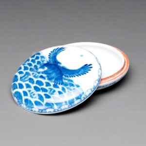 A Chinese blue and white bowl and a covered ink paste box, Guangxu and Jiangxi Ciye Gongsi mark, 19/20th C. — photo 9
