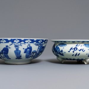 A Chinese blue and white bowl and a 'dragon' incense burner, 19th C. — 照片 2