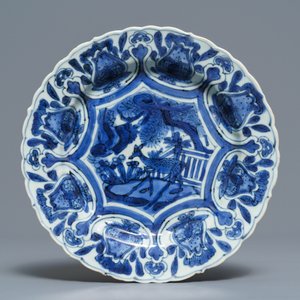 A Chinese blue and white bowl and a kraak porcelain 'deer' plate, Wanli — 照片 2