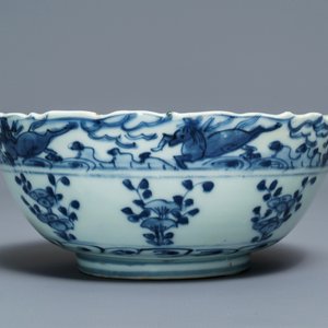 A Chinese blue and white bowl and a kraak porcelain 'deer' plate, Wanli — 照片 5