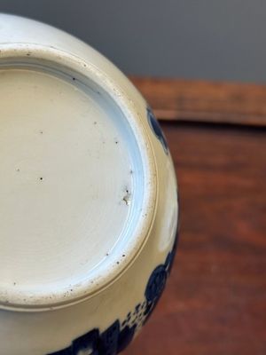 A Chinese blue and white bowl and a silver mounted vase, Shen De Tang Zhi 慎德堂製 mark, Kangxi — 照片 21
