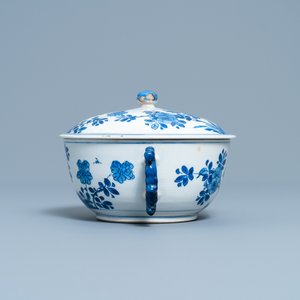 A Chinese blue and white bowl and cover with floral design, Kangxi — 照片 5