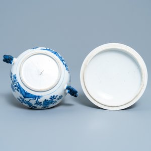 A Chinese blue and white bowl and cover with floral design, Kangxi — 照片 7