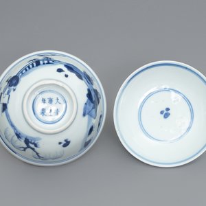 A Chinese blue and white bowl and cover, Yongzheng mark and of the period — photo 7