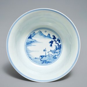 A Chinese blue and white bowl with a fine landscape, Yongzheng mark and of the period — photo 6