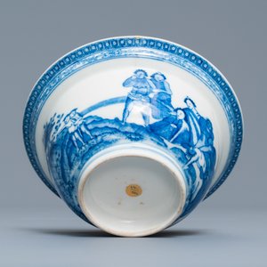 A Chinese blue and white bowl with an unusual scene with slaves, Qianlong — photo 7