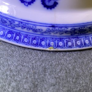 A Chinese blue and white bowl with an unusual scene with slaves, Qianlong — photo 10
