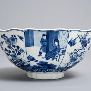 A Chinese blue and white bowl with figurative and floral panels, Chenghua mark, Kangxi — 照片 4