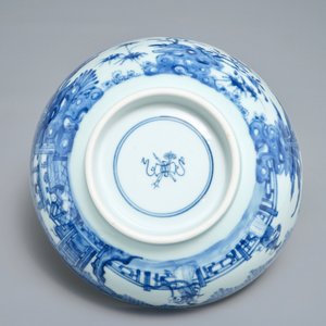 A Chinese blue and white bowl with figurative design all around, Kangxi/Yongzheng — photo 7