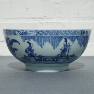 A Chinese blue and white bowl with figurative design all around, Kangxi/Yongzheng — photo 8