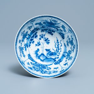 A Chinese blue and white bowl with figurative panels, Kangxi — 照片 6