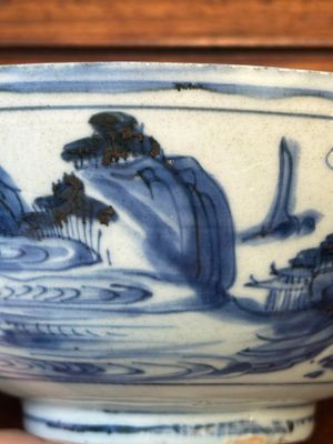A Chinese blue and white bowl with figures in a landscape, Chenghua mark, Chongzhen — 照片 11
