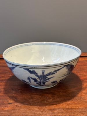 A Chinese blue and white bowl with figures in a landscape, Chenghua mark, Chongzhen — 照片 4