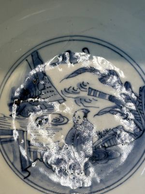 A Chinese blue and white bowl with figures in a landscape, Chenghua mark, Chongzhen — 照片 7