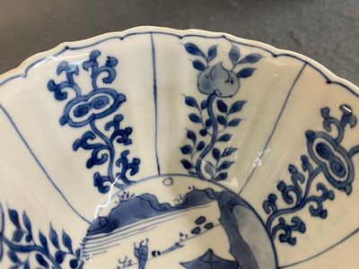 A Chinese blue and white bowl with figures in a landscape, Chenghua mark, Kangxi — 照片 8