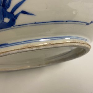 A Chinese blue and white bowl with figures in a landscape, Kangxi — photo 12
