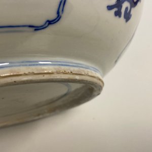 A Chinese blue and white bowl with figures in a landscape, Kangxi — photo 13