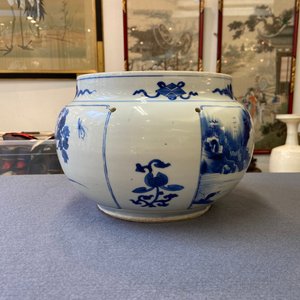 A Chinese blue and white bowl with figures in a landscape, Kangxi — photo 17